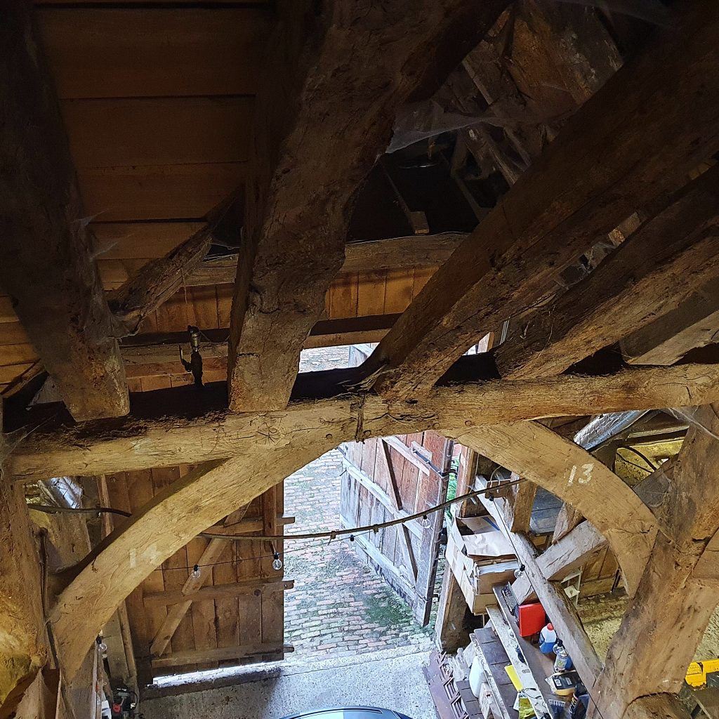 crowbridge-cottage-smarden-kent-interior-timber-barn-building